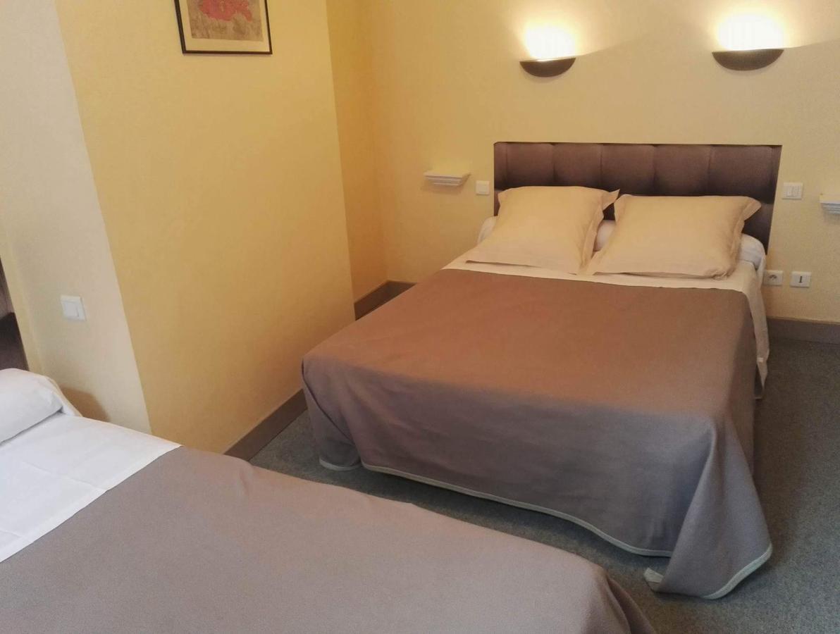 Hotel Du Square Riom Eksteriør billede